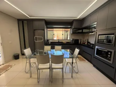 Casa com 3 Quartos à venda, 210m² no Jardim Canadá, Maringá