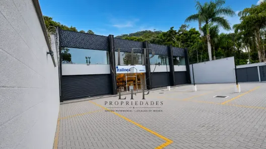 Ponto Comercial para alugar, 190m² no Vargem Pequena, Rio de Janeiro