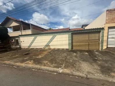Casa com 3 Quartos para alugar, 360m² no Garavelo Residencial Park, Aparecida de Goiânia