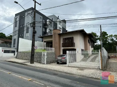 Casa com 3 Quartos à venda, 203m² no Atiradores, Joinville