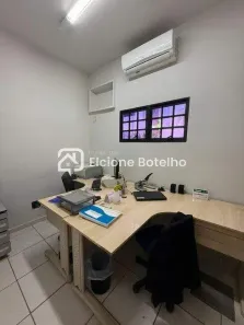 Prédio Comercial para alugar, 250m² no Umuarama, Uberlândia
