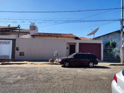 Casa com 3 Quartos à venda, 125m² no Ipê Amarelo, Frutal