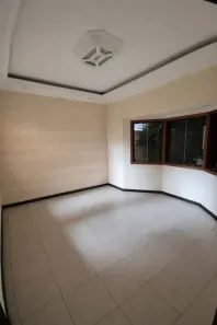 Sobrado com 5 Quartos à venda, 300m² no Loteamento Fernando Camargo Nogueira, Taubaté