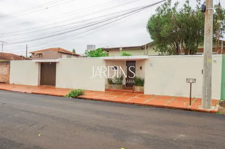 Casa com 4 Quartos à venda, 358m² no Jardim Niagara, Jardinópolis