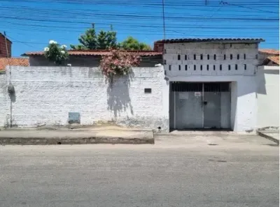 Casa com 3 Quartos à venda, 180m² no Senador Carlos Jereissati, Pacatuba
