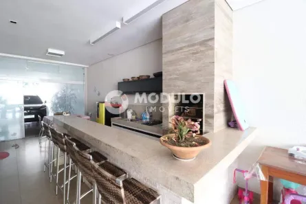 Casa com 3 Quartos para alugar, 384m² no Morada da Colina, Uberlândia