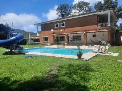 Sobrado com 4 Quartos à venda, 720m² no Guaiúba, Guarujá