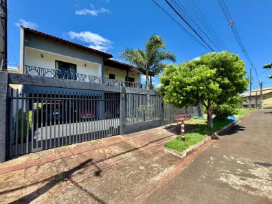 Casa com 5 Quartos à venda, 251m² no Parque Residencial Alcântara, Londrina