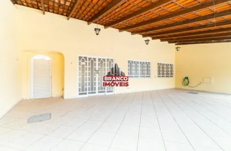 Casa com 4 Quartos para alugar, 180m² no Guará I, Brasília