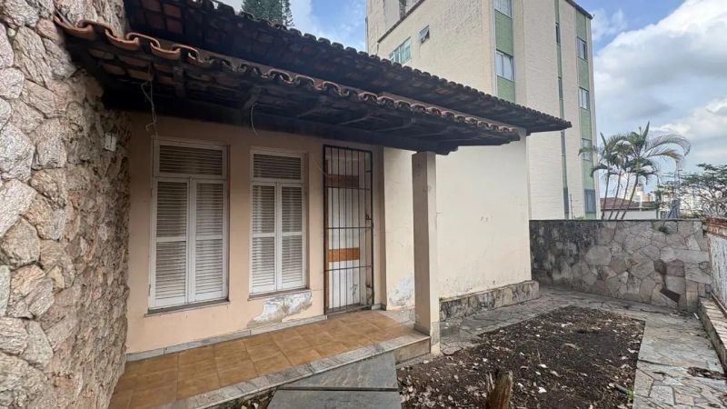 Casa com 4 quartos — Prado, Belo Horizonte