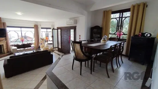 Casa com 5 Quartos à venda, 300m² no Vila Nova, Porto Alegre
