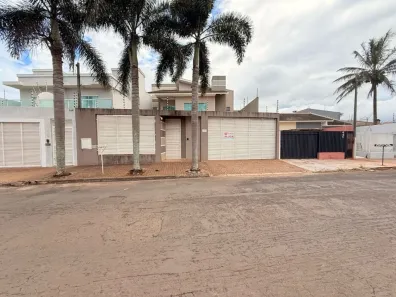 Casa com 4 Quartos para alugar, 220m² no Jardim Petrópolis, Arapongas