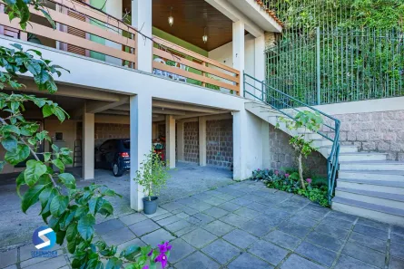 Casa com 4 Quartos à venda, 300m² no Medianeira, Porto Alegre