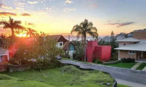 Lote/Terreno à venda, 686m² no Cacupé, Florianópolis