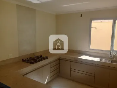 Sobrado com 3 Quartos para alugar, 250m² no Jardim Karaíba, Uberlândia