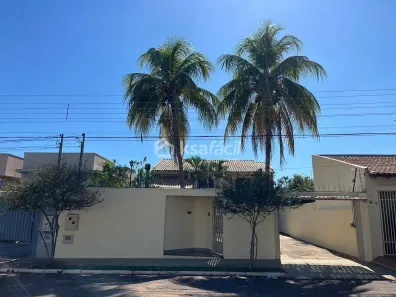 Sobrado com 4 Quartos à venda, 264m² no Vila Marcos Roberto, Campo Grande