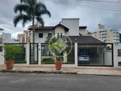 Casa com 4 Quartos à venda, 220m² no Córrego Grande, Florianópolis
