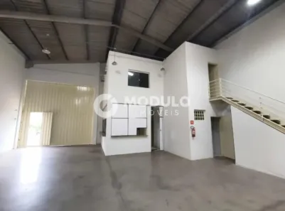 Galpão/Depósito/Armazém para alugar, 400m² no Tibery, Uberlândia