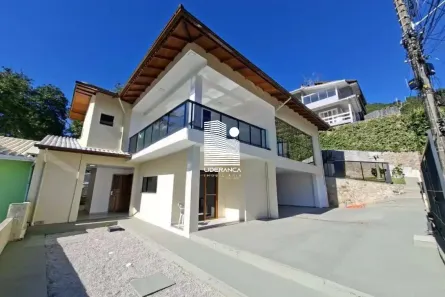 Casa com 5 Quartos para alugar, 330m² no Itacorubi, Florianópolis