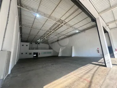Galpão/Depósito/Armazém para venda ou aluguel, 527m² no das Pedras, Cotia