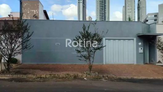 Casa com 3 Quartos para alugar, 200m² no Jardim Karaíba, Uberlândia