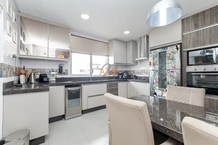 Casa de Condomínio com 3 Quartos à venda, 296m² no Uberaba, Curitiba