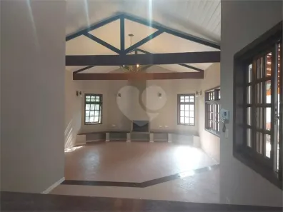 Sobrado com 4 Quartos à venda, 260m² no Chácara Santa Lúcia, Carapicuíba