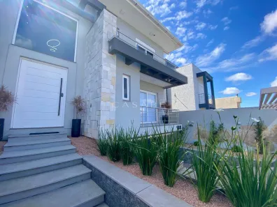 Sobrado com 3 Quartos à venda, 180m² no Santa Cruz, Gravataí