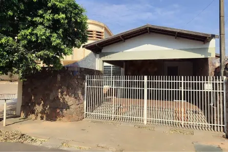 Casa com 3 Quartos à venda, 227m² no Vila Clélia, Lins