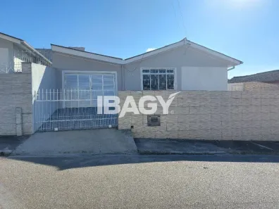 Casa com 4 Quartos para alugar, 136m² no Forquilhinha, São José