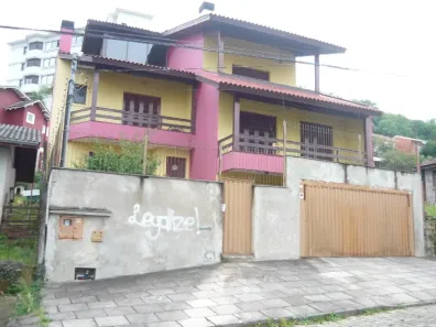 Casa com 3 Quartos à venda, 330m² no Santa Lúcia, Caxias do Sul
