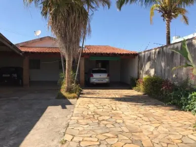 Casa com 2 Quartos à venda, 160m² no Santa Mônica, Uberlândia