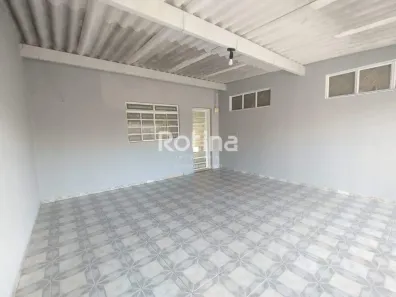 Casa com 3 Quartos para alugar, 110m² no Custódio Pereira, Uberlândia
