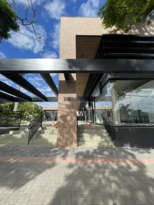 Prédio Comercial para alugar, 95m² no Zona 06, Maringá