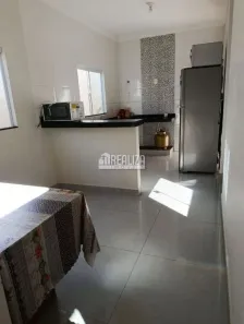 Casa com 2 Quartos à venda, 90m² no Loteamento Antônio Caiado, Uberaba