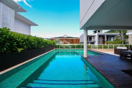 Casa de Condomínio com 4 Quartos à venda, 450m² no Itacorubi, Florianópolis
