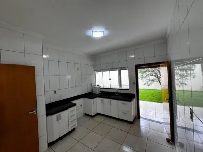 Casa de Condomínio com 3 Quartos para alugar, 167m² no Jardim Inconfidência, Uberlândia