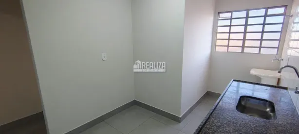 Apartamento com 2 Quartos para alugar, 40m² no Olinda, Uberaba