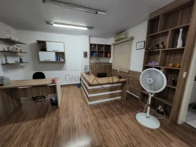 Sala Comercial à venda, 100m² no Centro, São José dos Campos