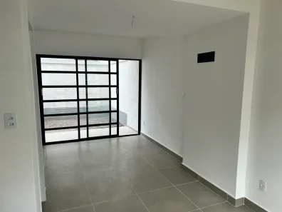 Casa de Condomínio com 2 Quartos para alugar, 60m² no Ponta Negra, Manaus