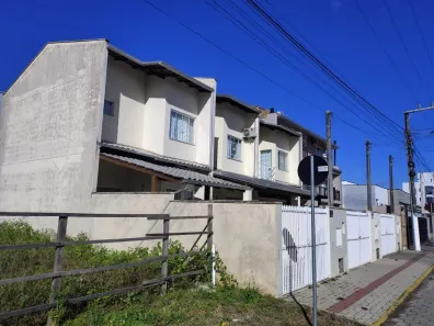 Sobrado com 2 Quartos para alugar, 65m² no Itacolomi, Balneário Piçarras