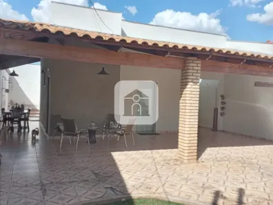 Casa com 2 Quartos à venda, 100m² no Jardim Holanda, Uberlândia