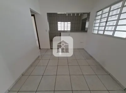 Casa com 2 Quartos para alugar, 73m² no Segismundo Pereira, Uberlândia