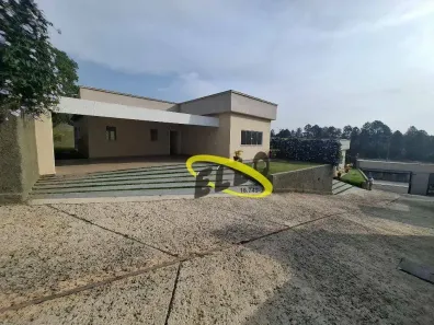 Casa de Condomínio com 3 Quartos para alugar, 190m² no Chácara dos Junqueiras, Carapicuíba