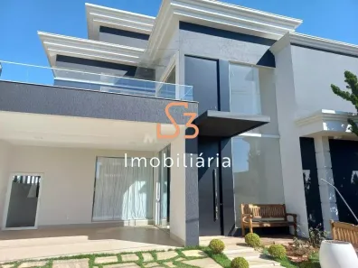 Sobrado com 4 Quartos para alugar, 276m² no Aclimação, Uberlândia