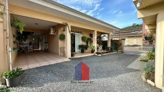 com 5 Quartos à venda, 394m² no Iririú, Joinville
