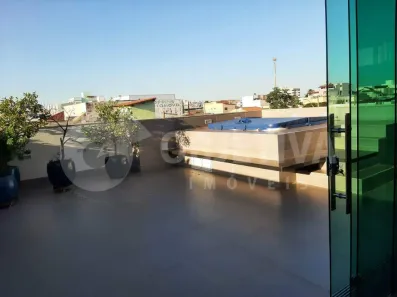 Casa com 3 Quartos para alugar, 350m² no Bom Jesus, Uberlândia