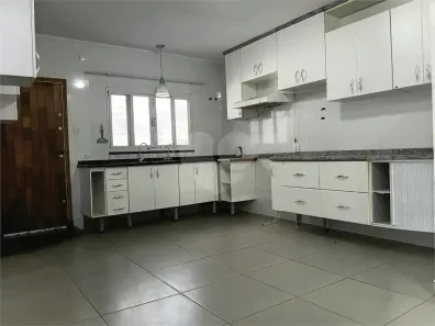Casa com 3 Quartos para venda ou aluguel, 200m² no Vila Mike, São Roque