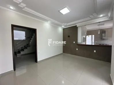Casa com 5 Quartos para alugar, 200m² no Monte Carmelo, Montes Claros