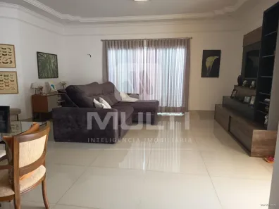 Casa com 3 Quartos à venda, 240m² no Jardim Karaíba, Uberlândia